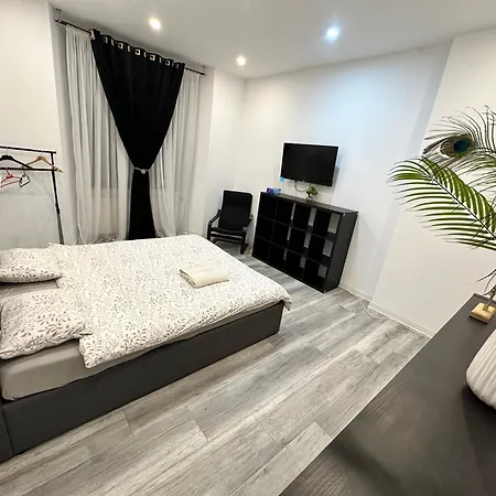 Piata Libertatii 2 *