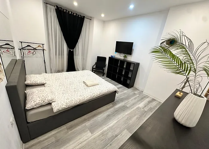 Piata Libertatii 2 *